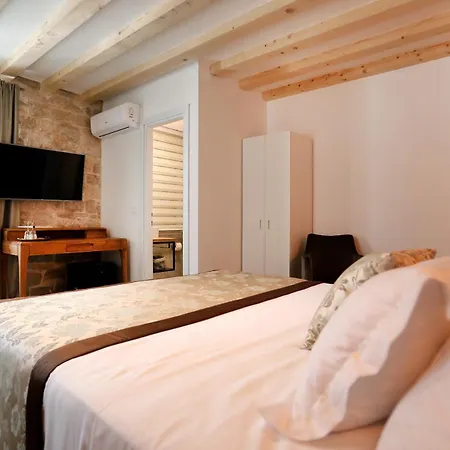 Guest house Teuta 3*