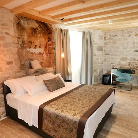 Teuta Pensionat Trogir