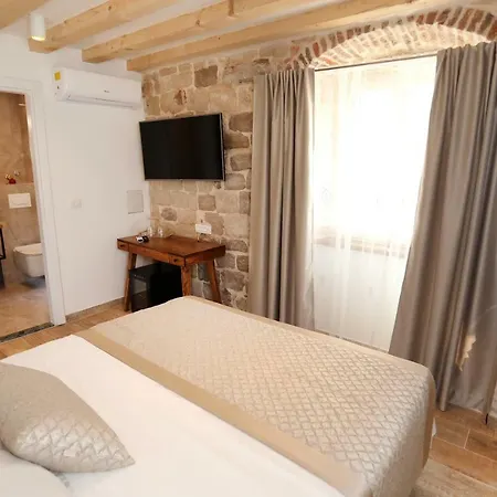Teuta Trogir