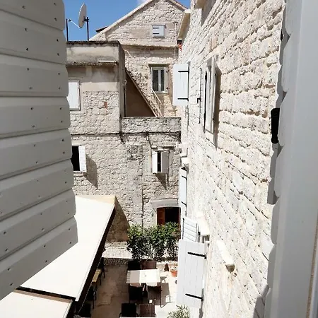 Teuta 3*