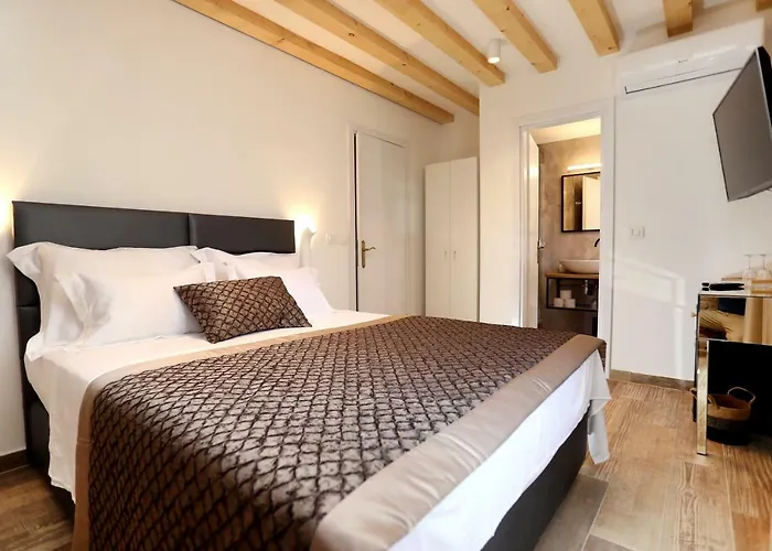 Teuta Affittacamere 3*