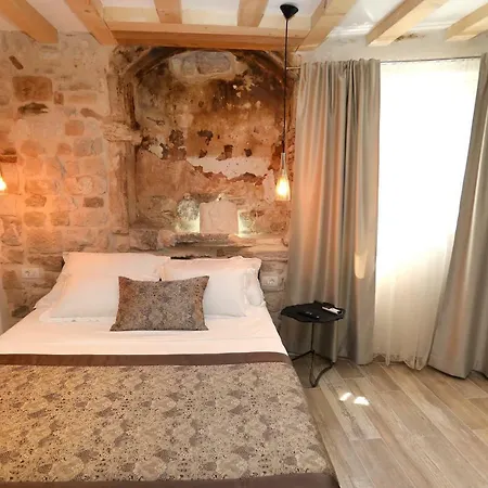Teuta Guest house
