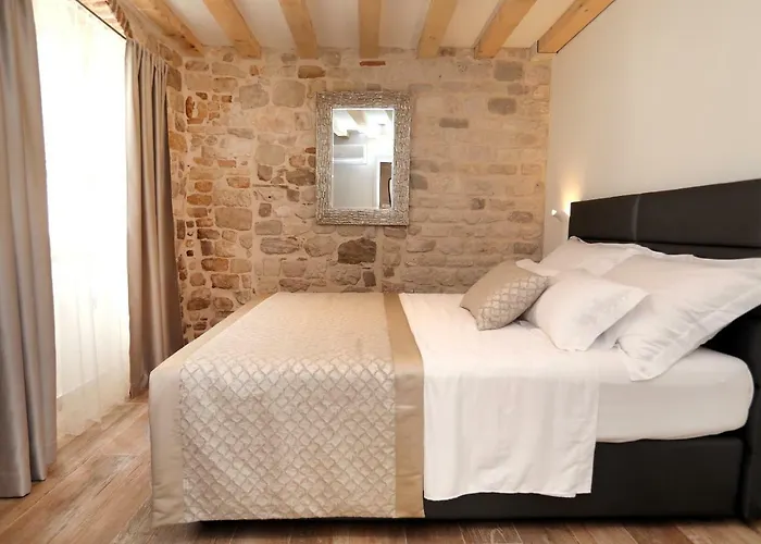 Teuta Gasthof Trogir