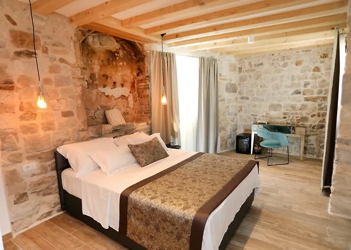 Teuta Gasthuis Trogir